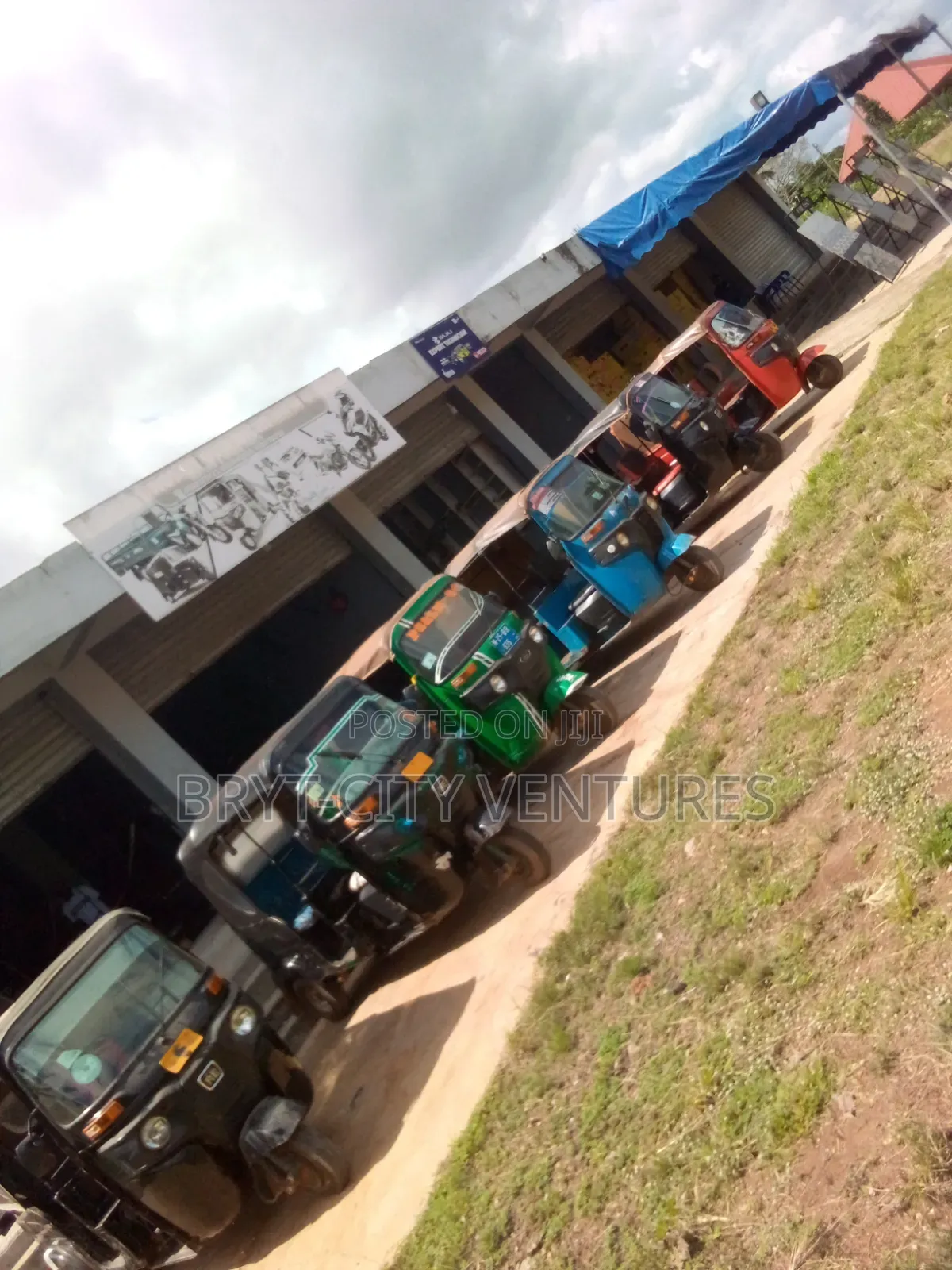 Bajaj RE 2024 Green