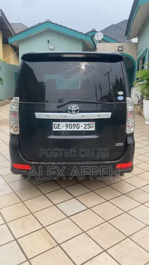 Toyota Voxy Trans-X 4WD 5-Seater 2011 Black