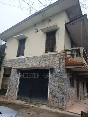 18 Plot of Land With 4 Bedrooms for Sale, Peduase