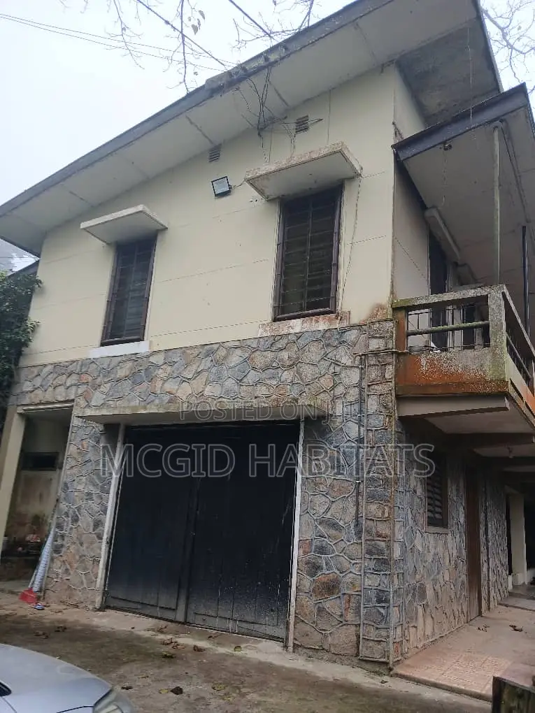 18 Plot of Land With 4 Bedrooms for Sale, Peduase
