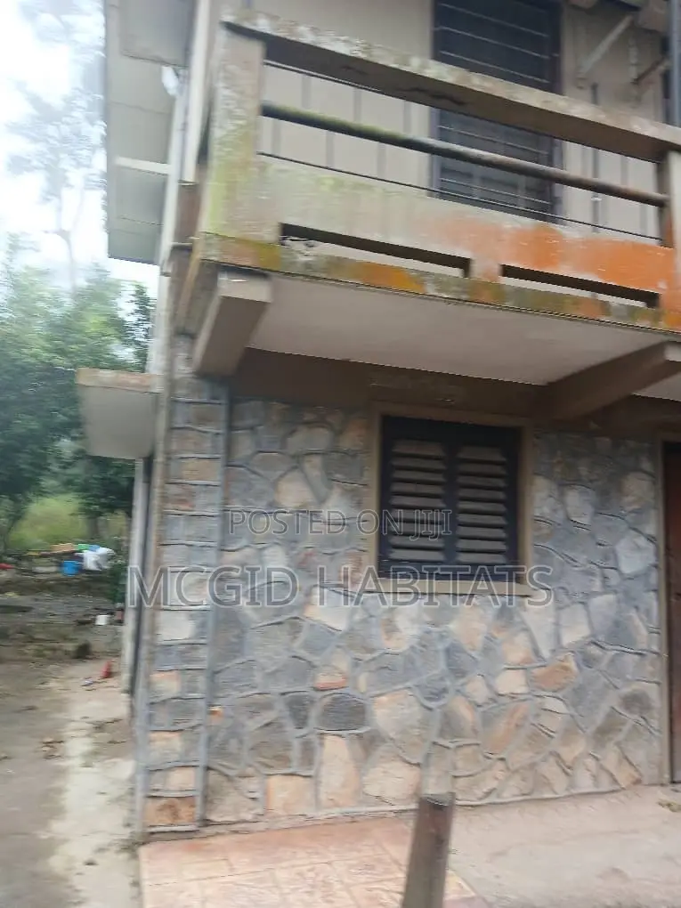 18 Plot of Land With 4 Bedrooms for Sale, Peduase