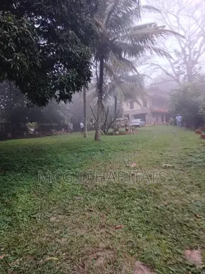 18 Plot of Land With 4 Bedrooms for Sale, Peduase