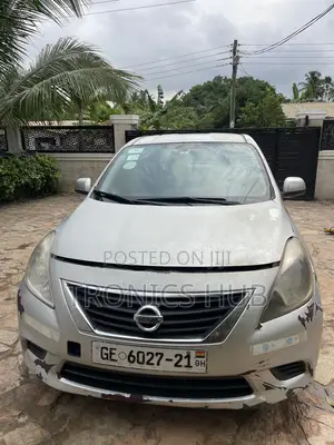 Nissan Versa 1.6 SV 2013 Silver