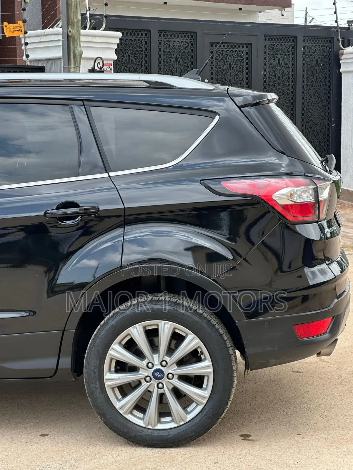 Ford Escape Titanium FWD 2018 Black