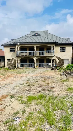 8bdrm Apartment in Sefdard Properties, Pokuase for sale