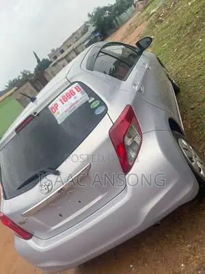Toyota Vitz 2013 Silver