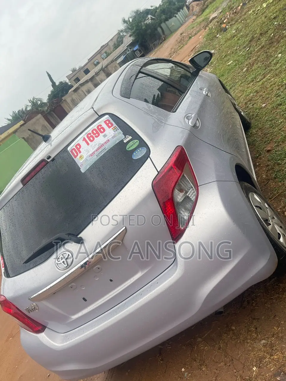 Toyota Vitz 2013 Silver