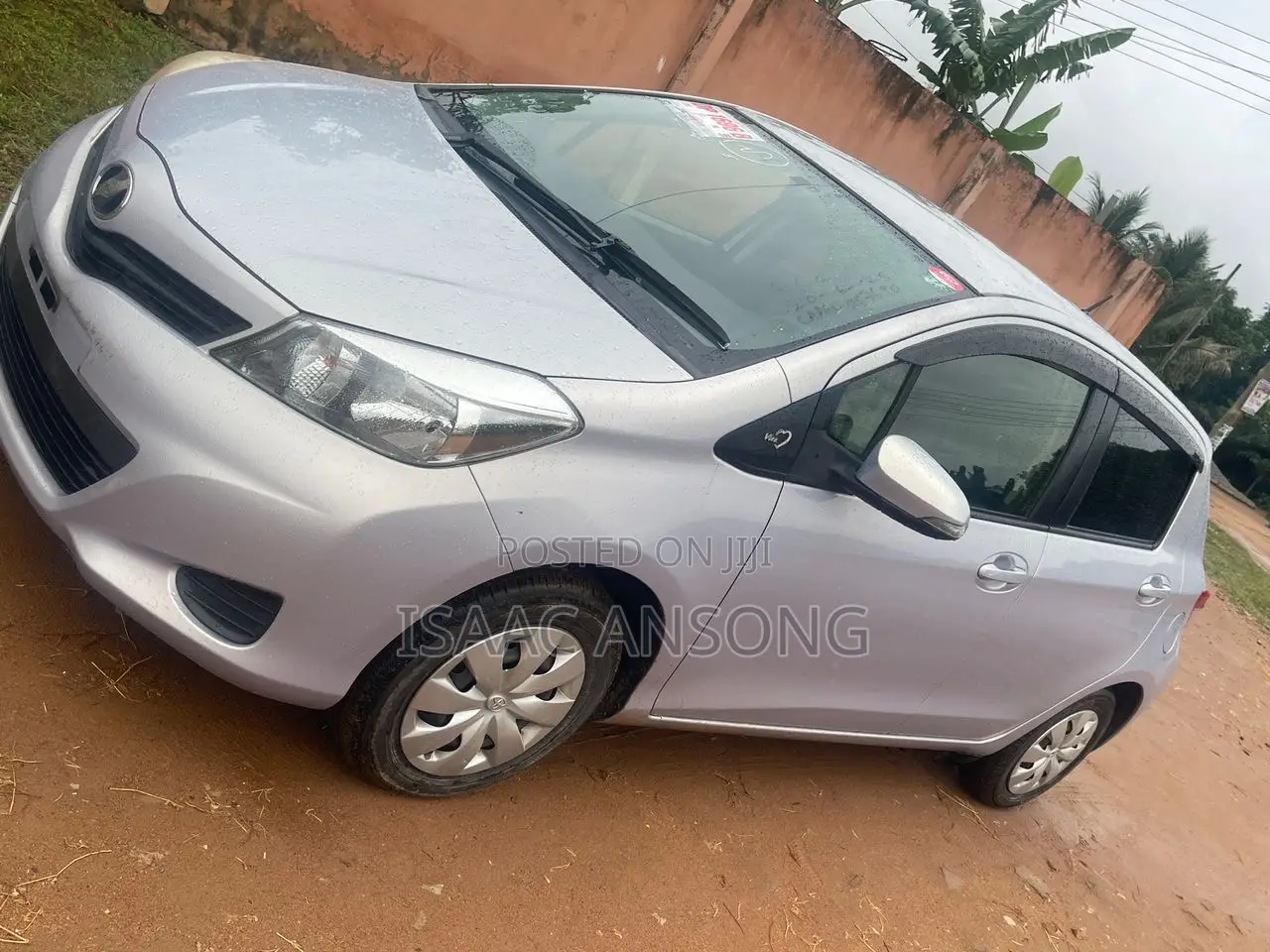 Toyota Vitz 2013 Silver