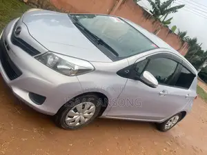 Toyota Vitz 2013 Silver