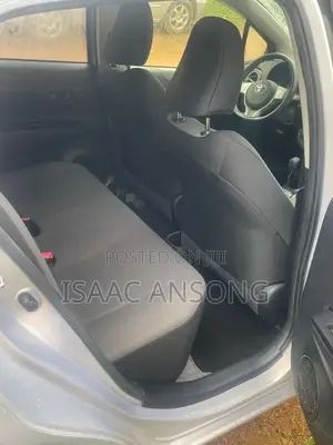 Toyota Vitz 2013 Silver