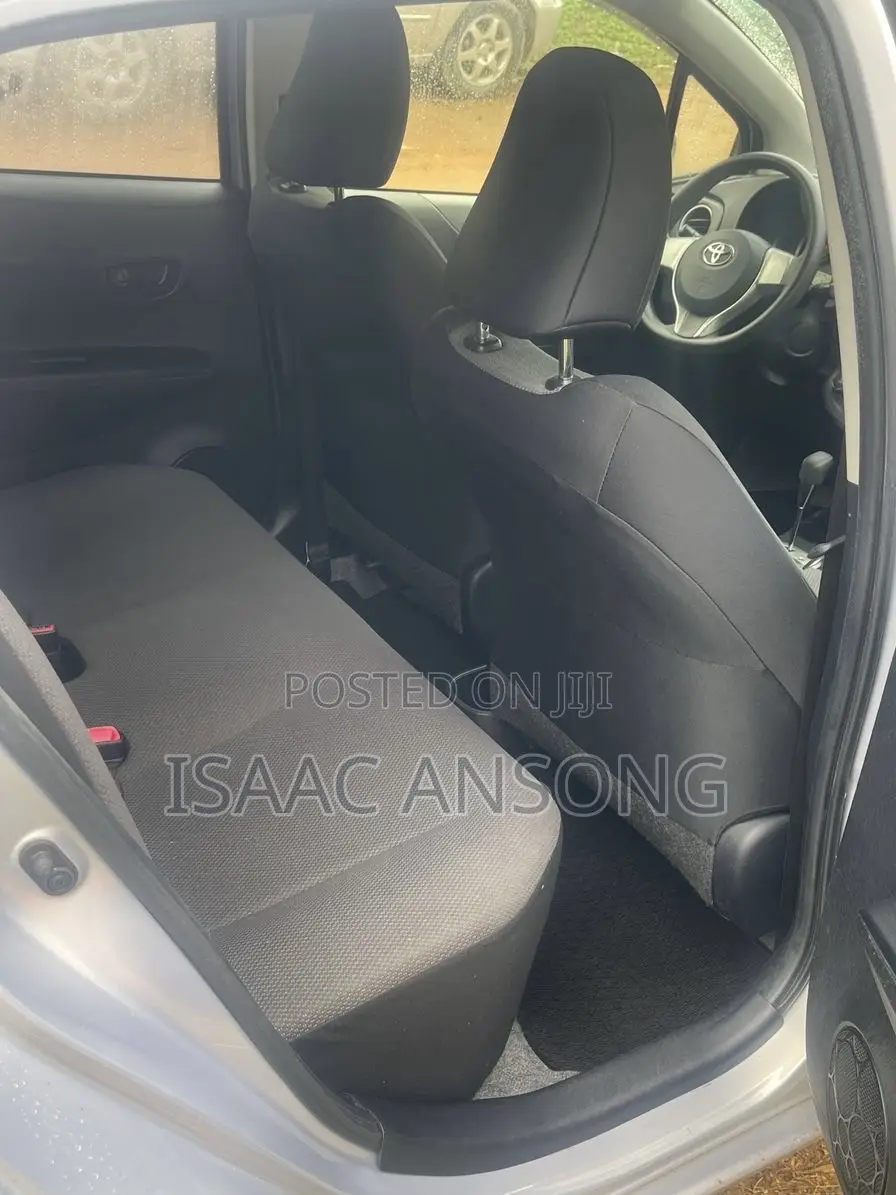Toyota Vitz 2013 Silver