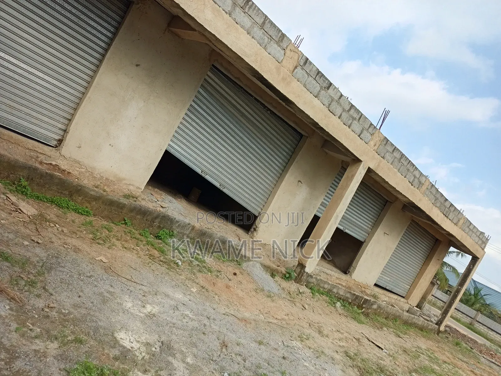 Stores 4 Rent at Adjen Kotoku Onions Market Just by the Road