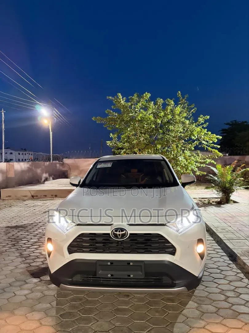 Toyota RAV4 2023 White