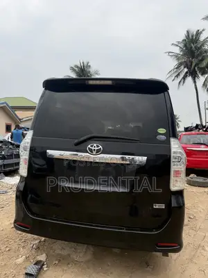 Toyota Voxy X L Edition 2WD 8-Seater 2013 Black