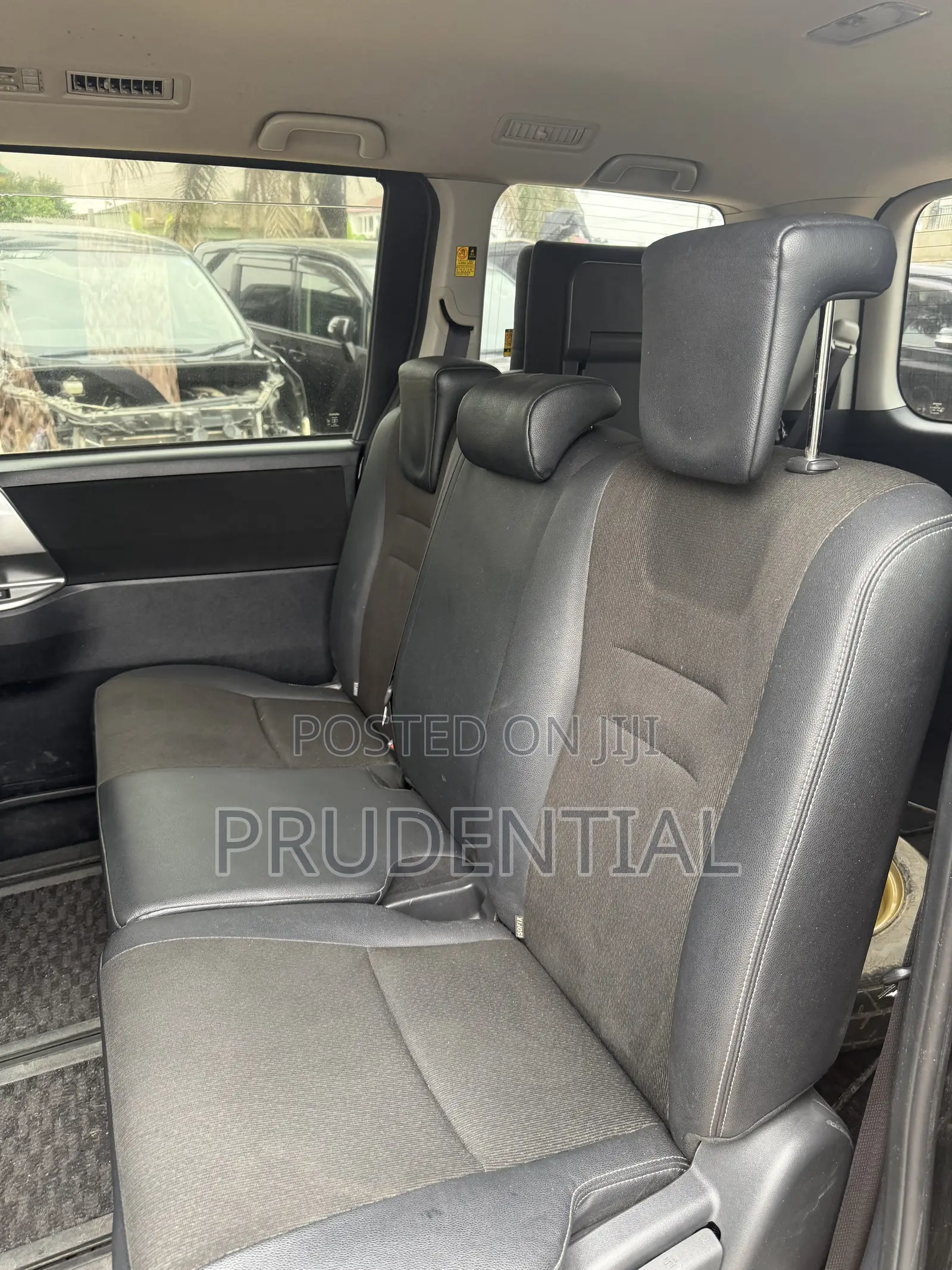 Toyota Voxy X L Edition 2WD 8-Seater 2013 Black