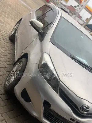 Toyota Vitz 2013 Silver