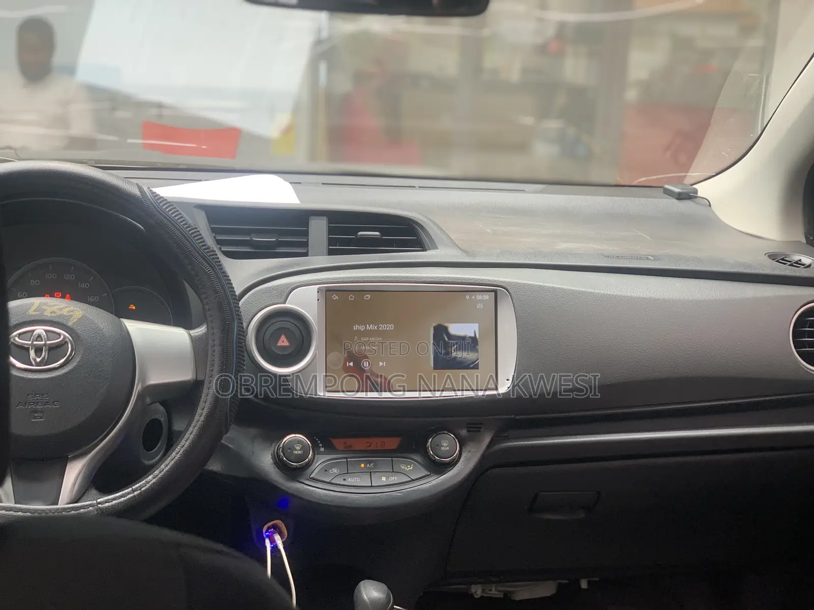 Toyota Vitz 2013 Silver