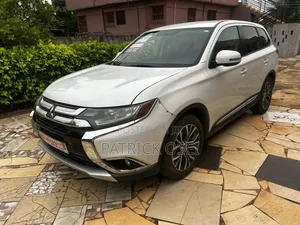Mitsubishi Outlander 2017 White