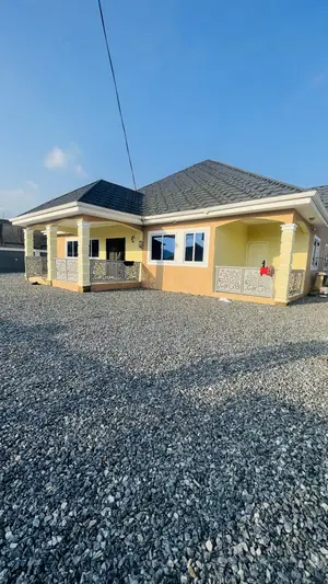 4bdrm House in Sefdard Properties, Amasaman for rent