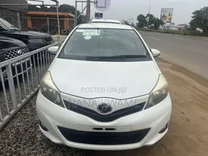 Toyota Vitz 1.3 FWD 5dr 2013 White