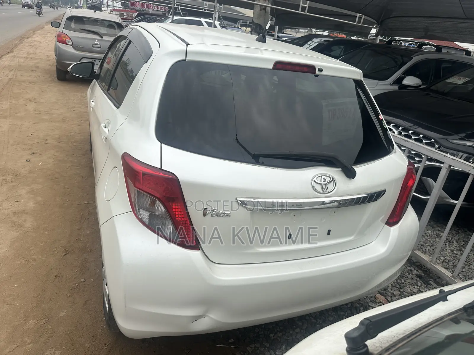 Toyota Vitz 1.3 FWD 5dr 2013 White
