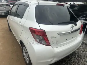Toyota Vitz 1.3 FWD 5dr 2013 White