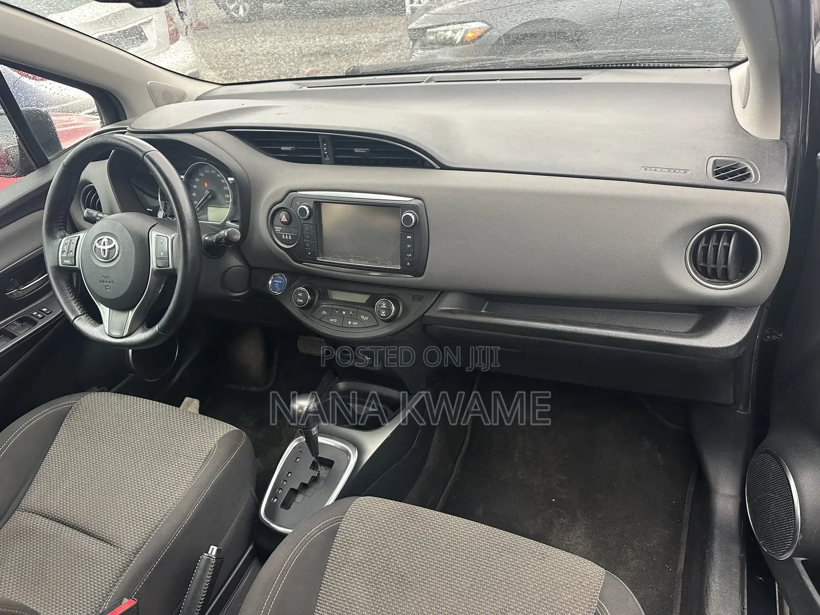Toyota Vitz 1.3 FWD 5dr 2013 White