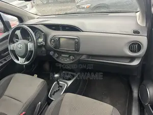 Toyota Vitz 1.3 FWD 5dr 2013 White