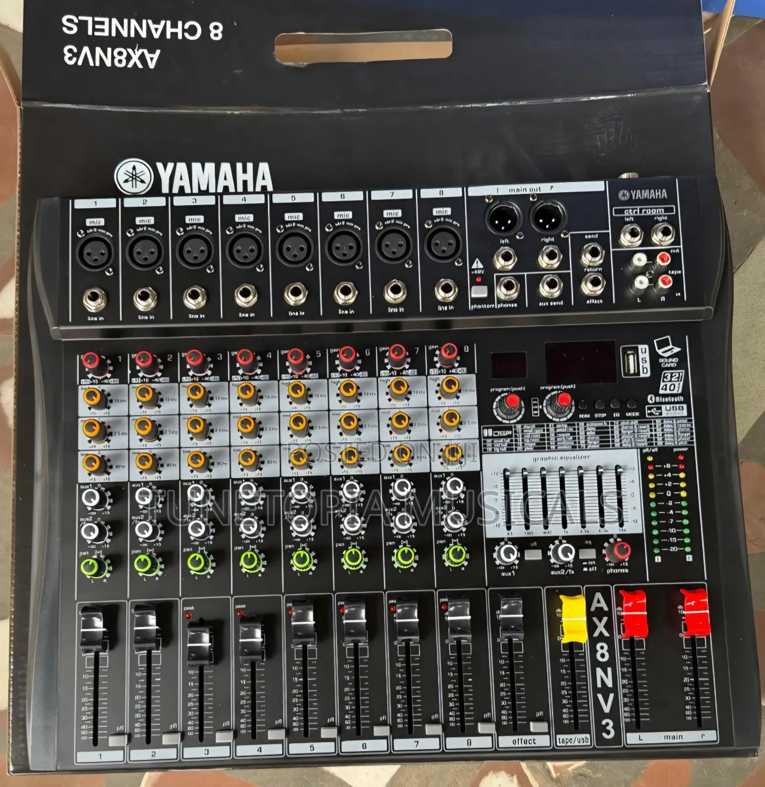 Yamaha AX8NV3 8-Channel Analog Passive Recording Mixer.
