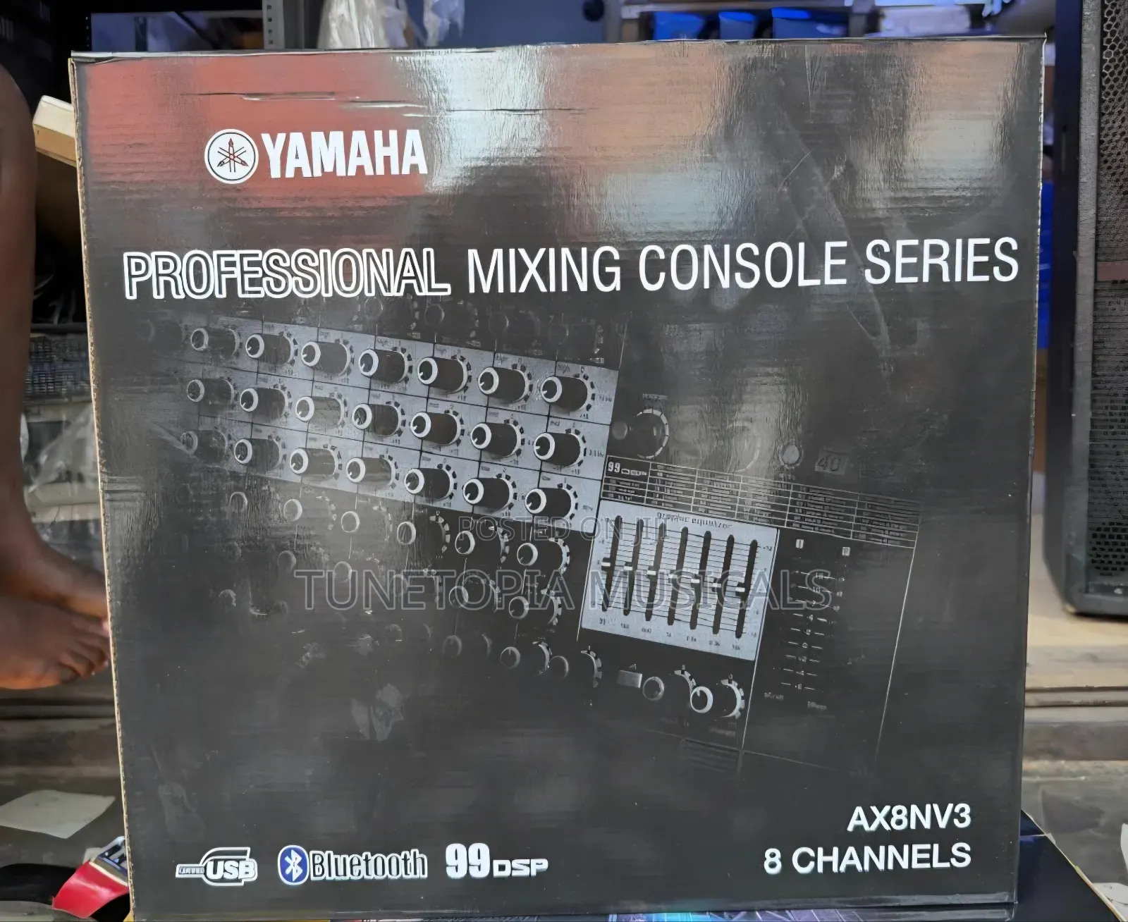 Yamaha AX8NV3 8-Channel Analog Passive Recording Mixer.