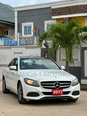 Mercedes-Benz C300 Luxury 4matic Sedan AWD (2.0L 4cyl 7A) 2017 White