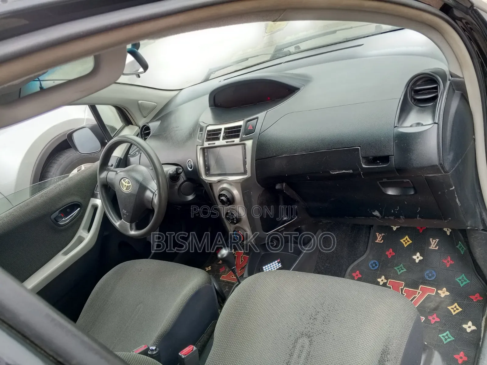 Toyota Vitz 2010 Black