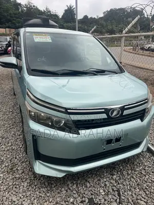 Toyota Voxy V 2WD 7-Seater 2015 Green