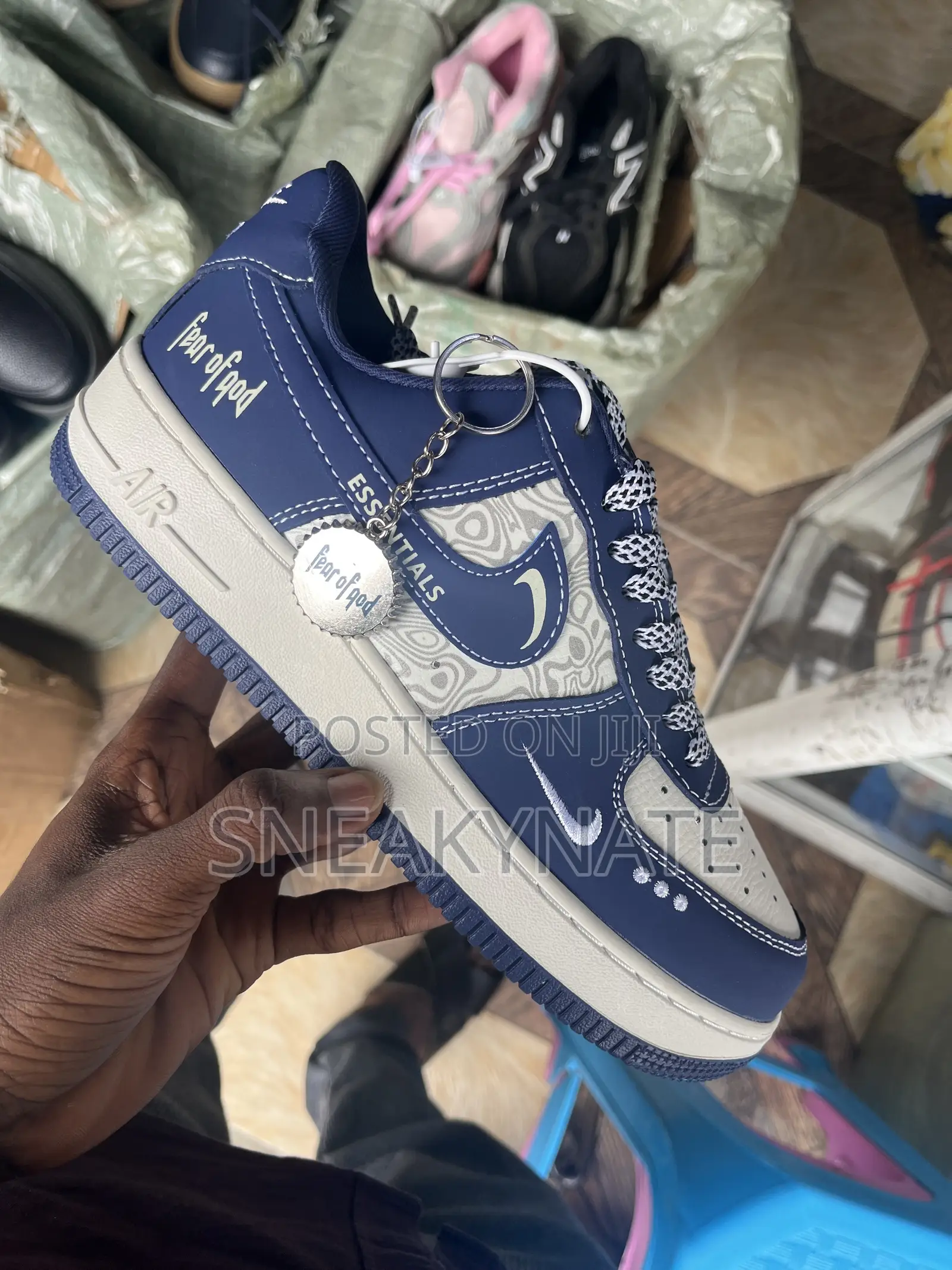 Cool Unisex Nike Airforce One Low Top Sneaker Plus Free Socks