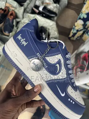 Cool Unisex Nike Airforce One Low Top Sneaker Plus Free Socks