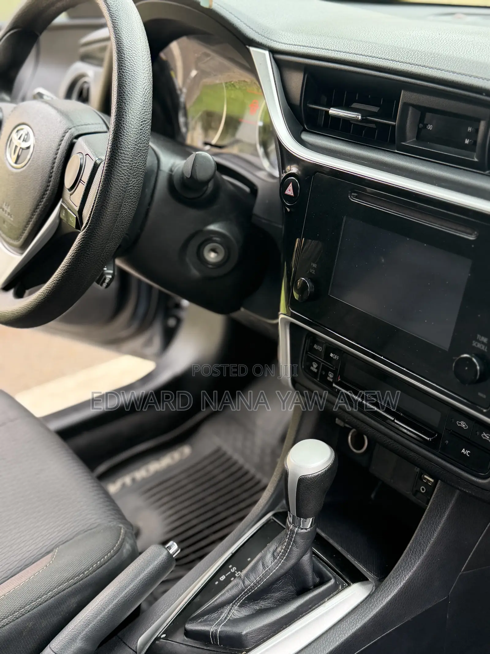 Toyota Corolla SE 4dr Sedan (1.8L 4cyl CVT) 2017 Gray