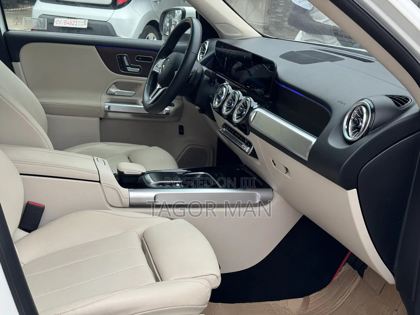 Mercedes-Benz GLB-Class 2023 White