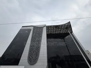 Prime Commercial Space for Rent