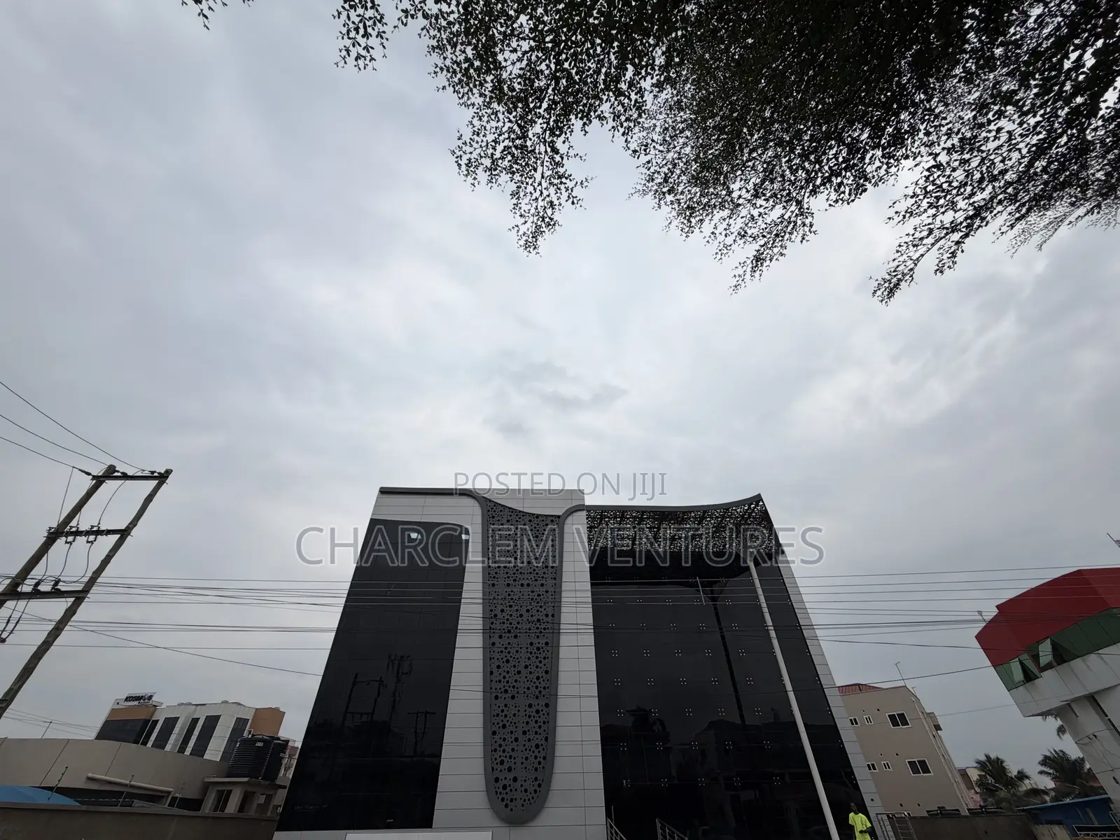Prime Commercial Space for Rent
