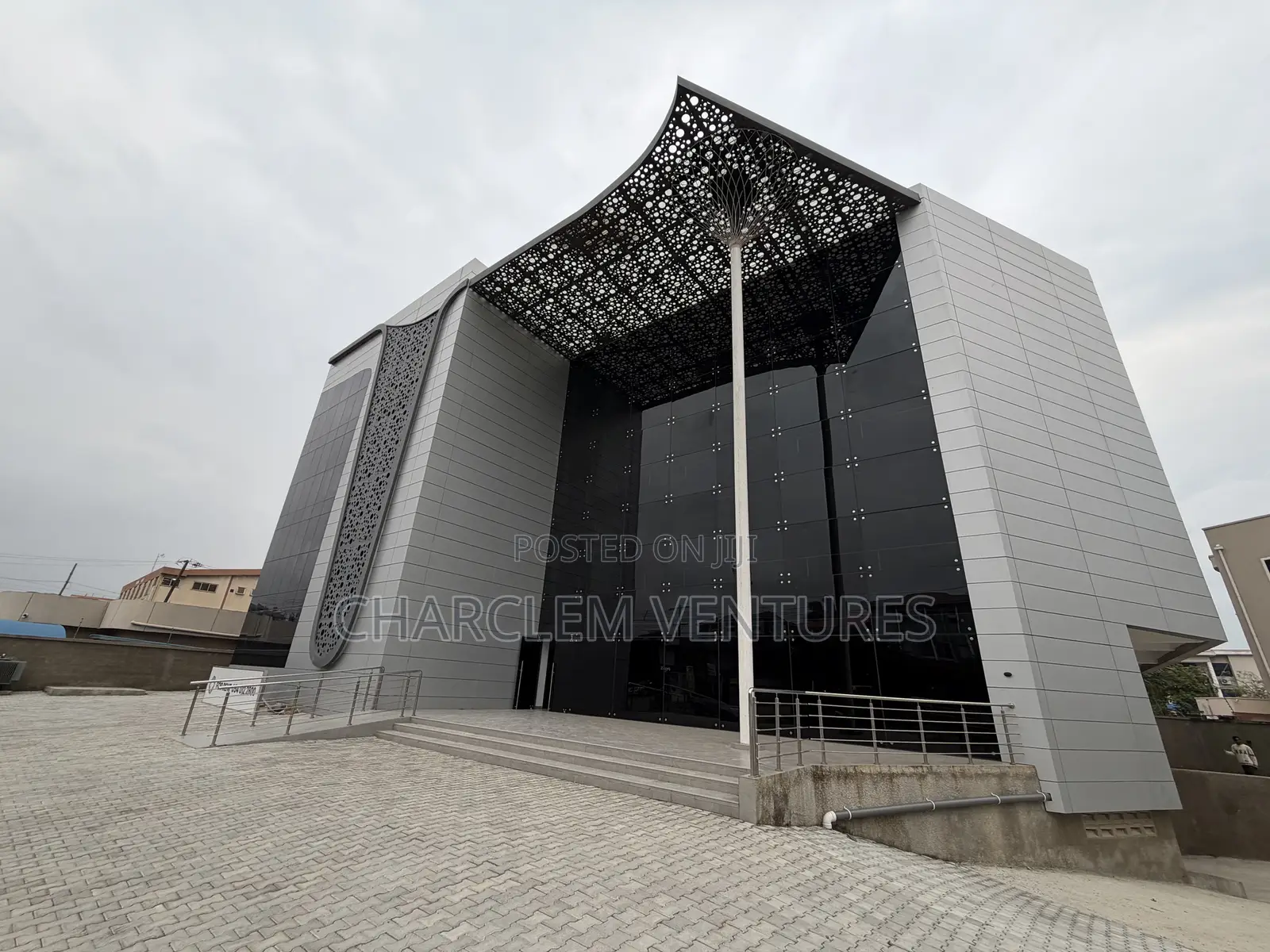Prime Commercial Space for Rent