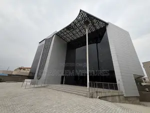 Prime Commercial Space for Rent