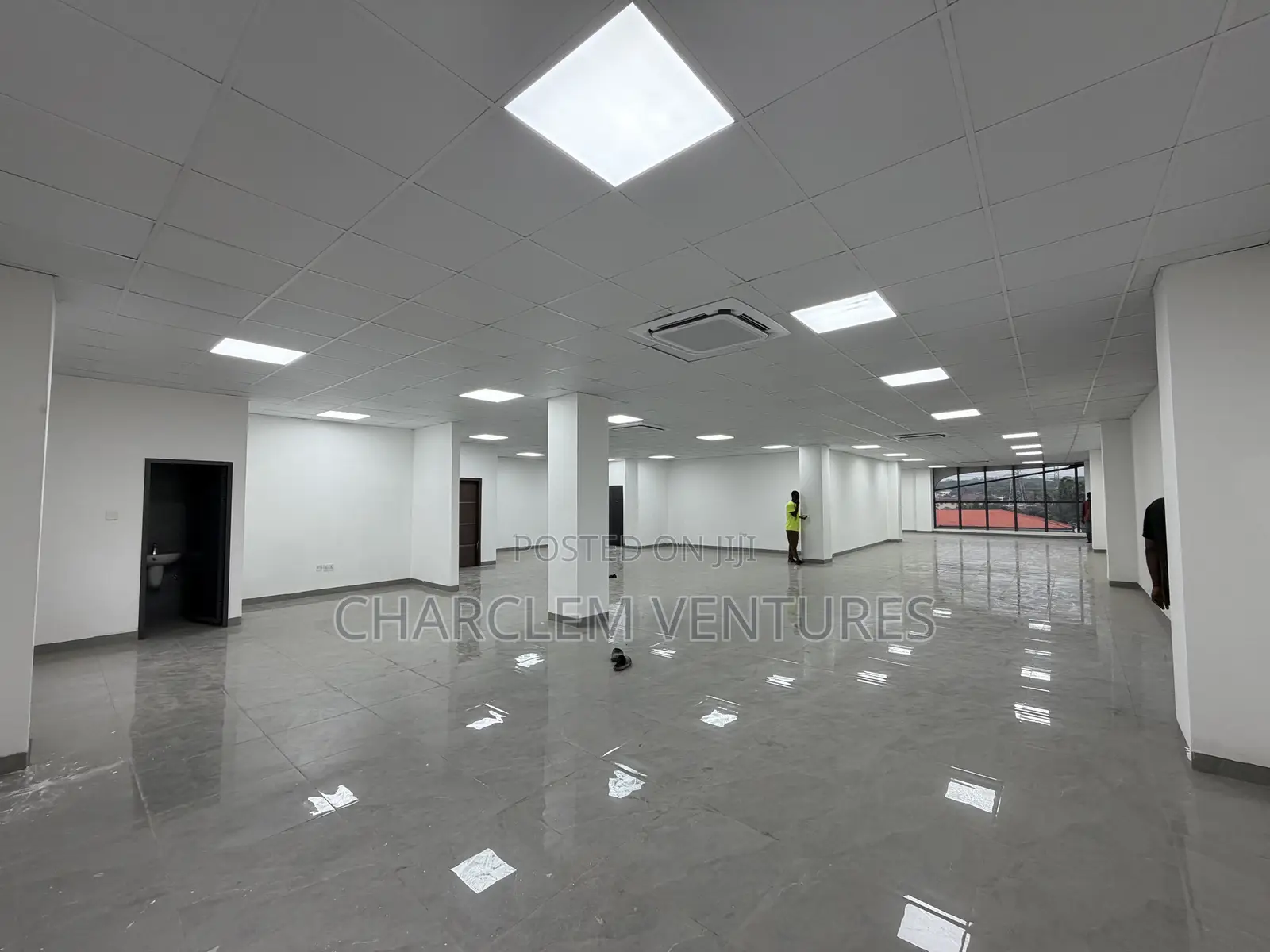 Prime Commercial Space for Rent