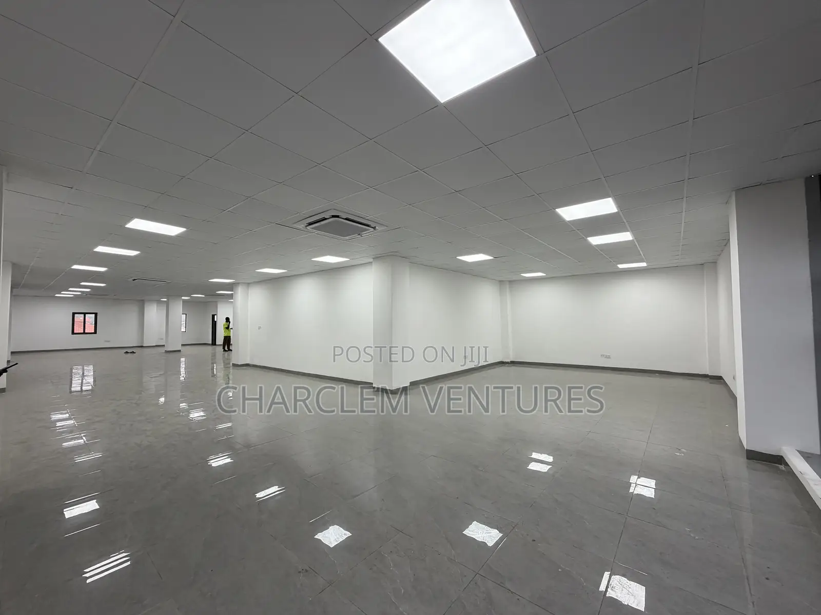 Prime Commercial Space for Rent