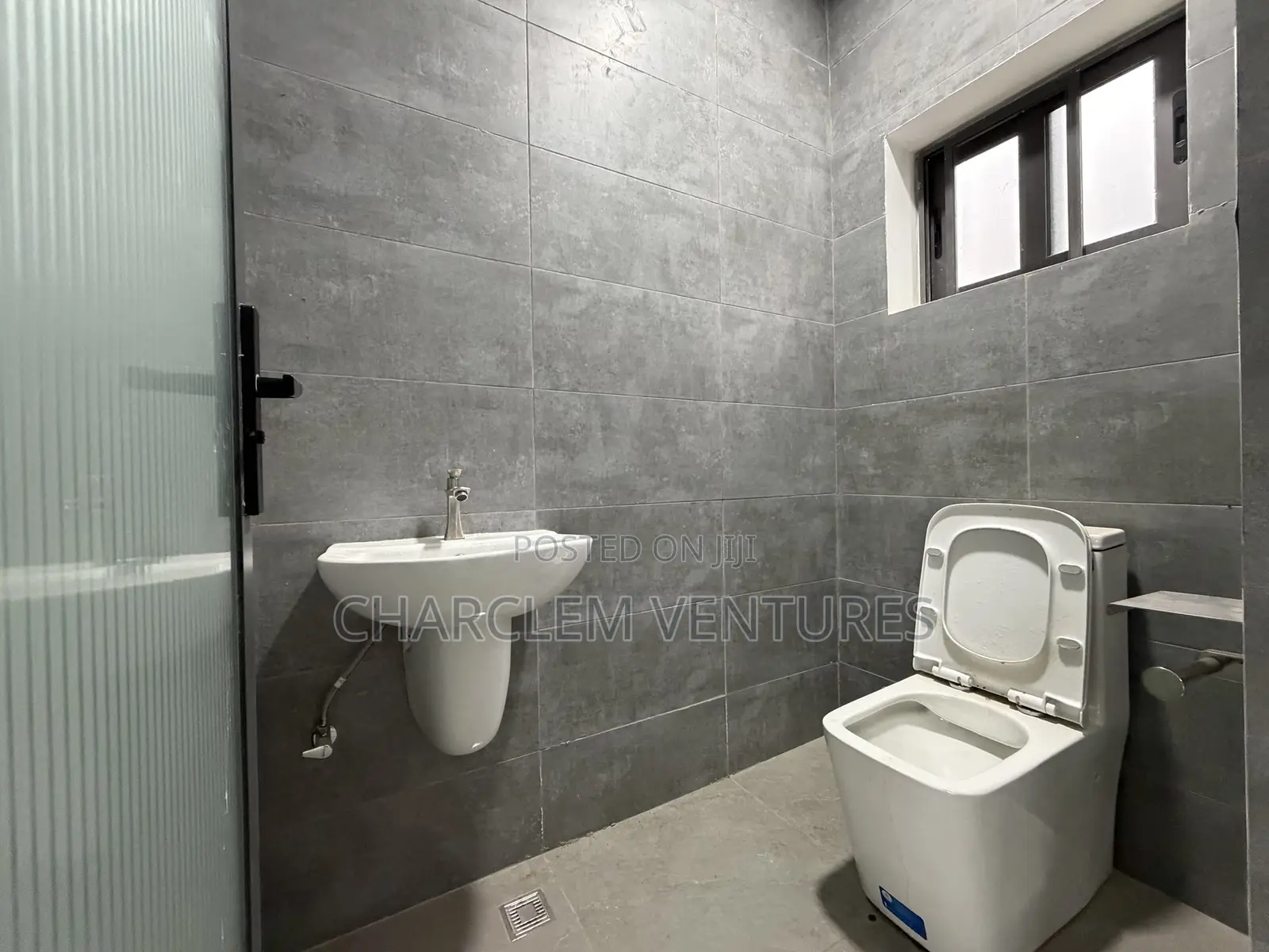 Prime Commercial Space for Rent