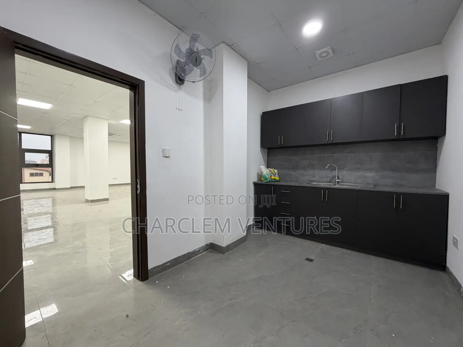 Prime Commercial Space for Rent