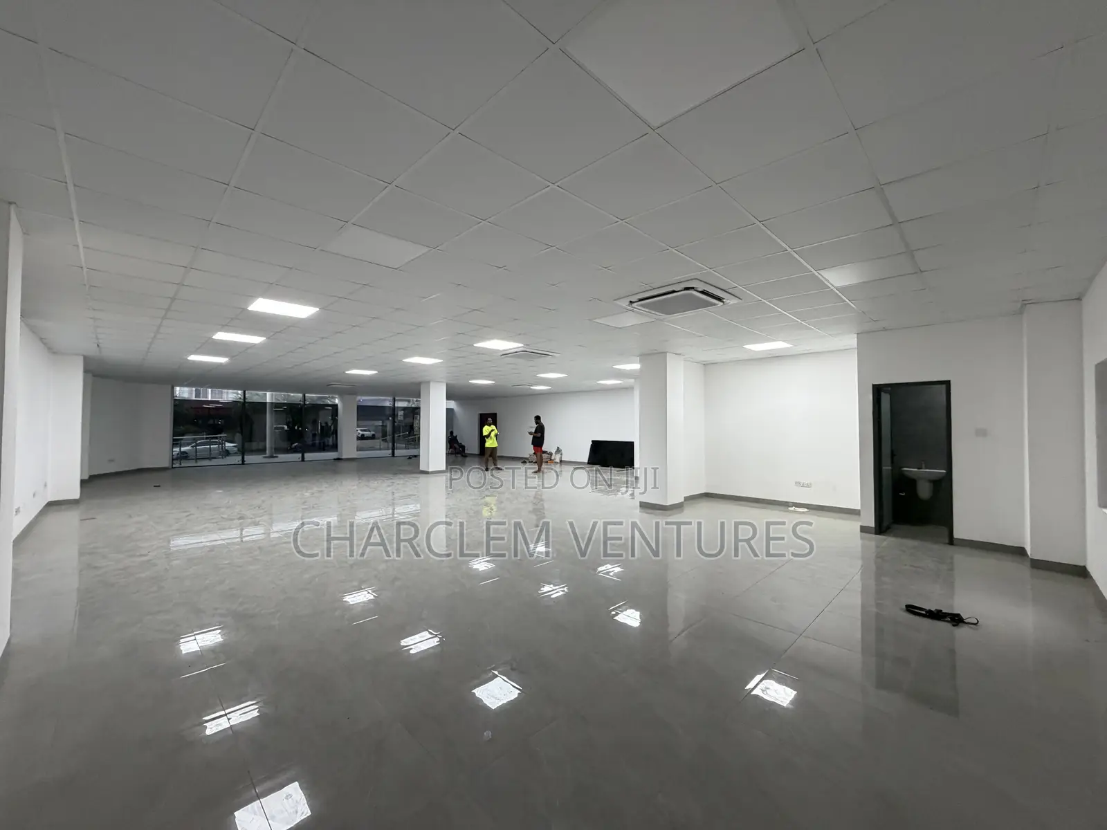 Prime Commercial Space for Rent