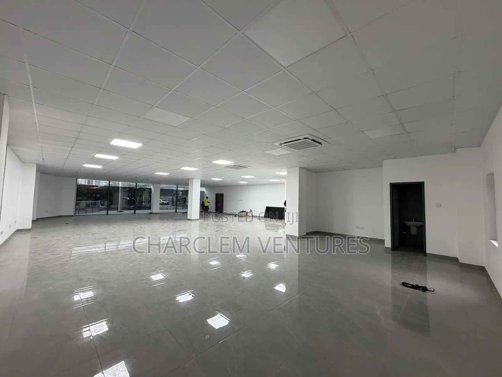 Prime Commercial Space for Rent