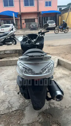 Yamaha Majesty 2020 White