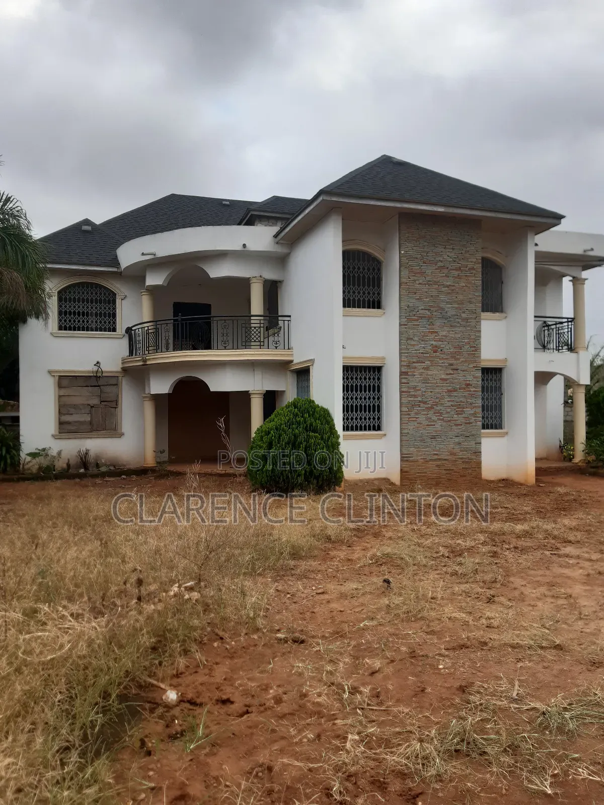 7bdrm Bungalow in Oyarifa Mall Area for sale