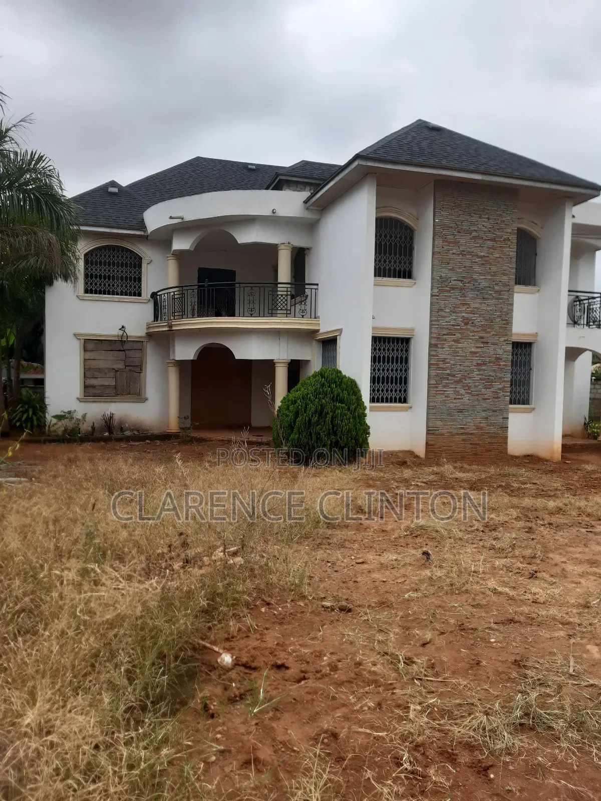 7bdrm Bungalow in Oyarifa Mall Area for sale